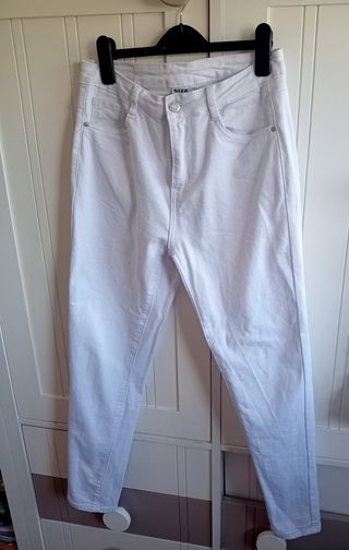 Pantalón vaquero blanco mujer