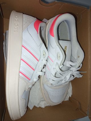 Zapatillas Blancas y Rosas