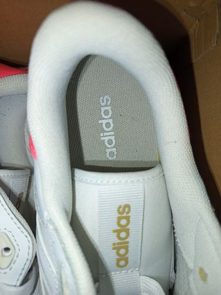 Zapatillas Blancas y Rosas