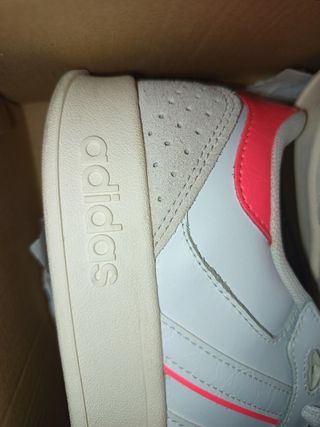 Zapatillas Blancas y Rosas