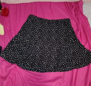 Falda corta lunares