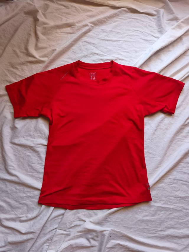 Camiseta deportiva Decathlon roja Talla S