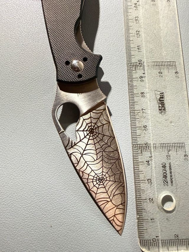 Spyderco Byrd Raven 2 grabada
