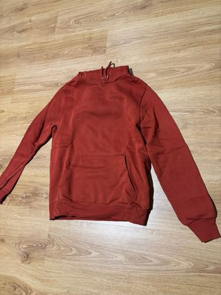 Sudadera Roja con Capucha y Bolsillo