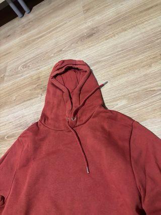 Sudadera Roja con Capucha y Bolsillo