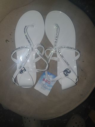 Sandalias B.B.G Talla 40 Blancas con Brillantes