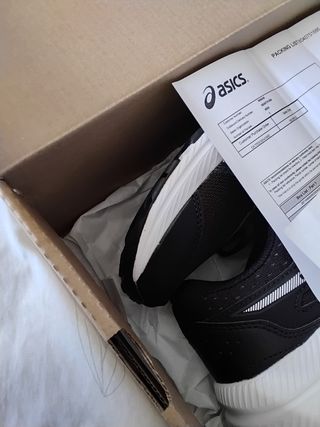 Deportivas Asics Negras y Blancas