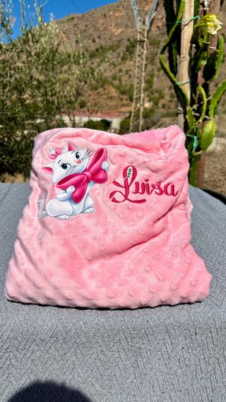 Manta bebé rosa Disney bordada Luisa