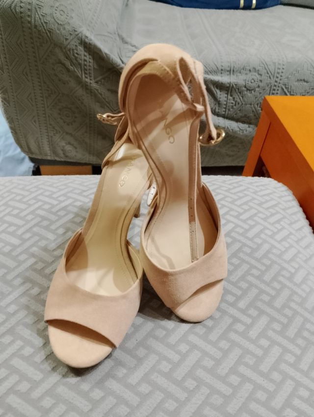 Zapatos Mango Talla 36 Tacón Nude Terciopelo de segunda mano por