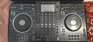Controladora DJ Pioneer XDJ-XZ Negra con funda