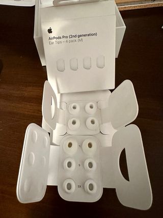 AirPods Pro 2 + Fundas ESR Cyber Armor y elago