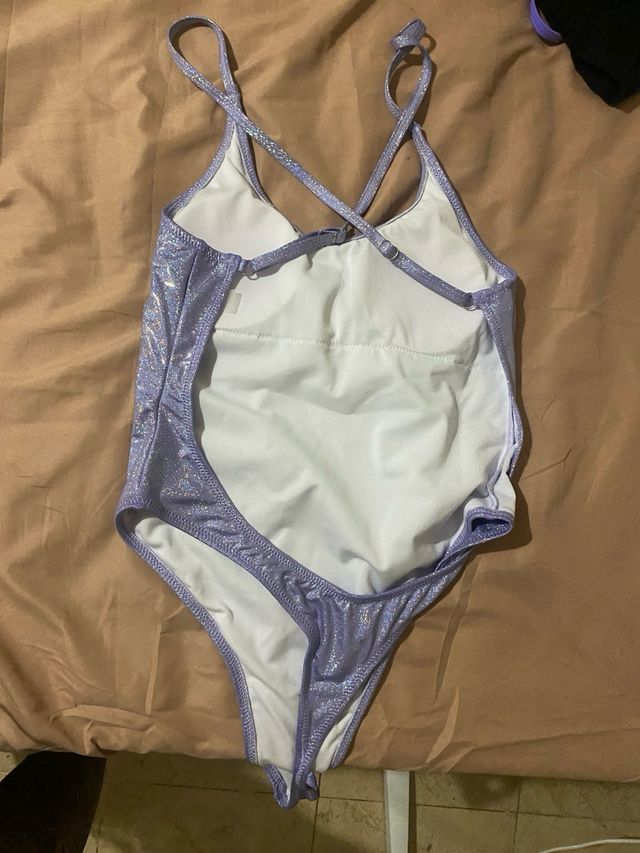 Traje de baño brillante plateado y morado