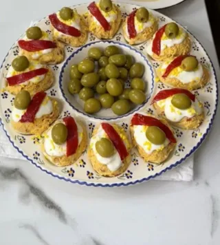 Tartas de queso y comida por encargo.