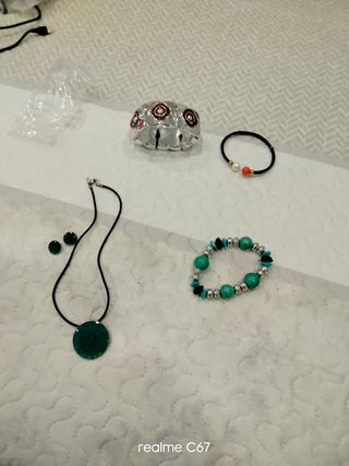 LOTE 3 pulseras+ collar y pendientes artesanos 