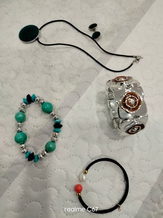 LOTE 3 pulseras+ collar y pendientes artesanos 