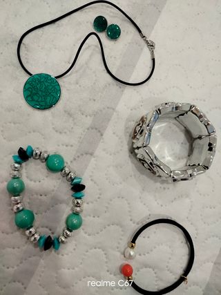 LOTE 3 pulseras+ collar y pendientes artesanos 