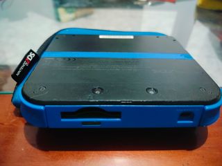 Nintendo 2DS Azul y Negro con 4 juegos.
