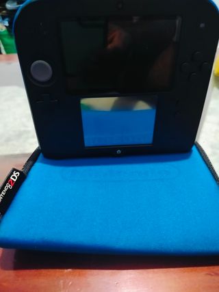 Nintendo 2DS Azul y Negro con 4 juegos.
