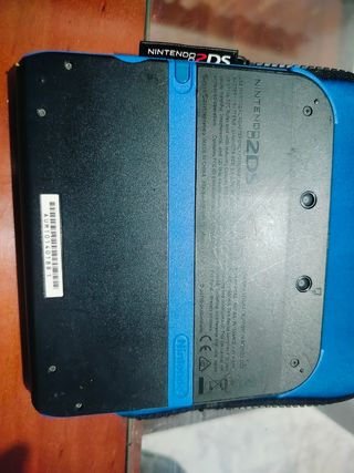 Nintendo 2DS Azul y Negro con 4 juegos.
