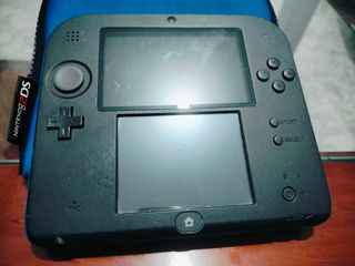 Nintendo 2DS Azul y Negro con 4 juegos.
