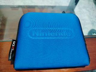 Nintendo 2DS Azul y Negro con 4 juegos.
