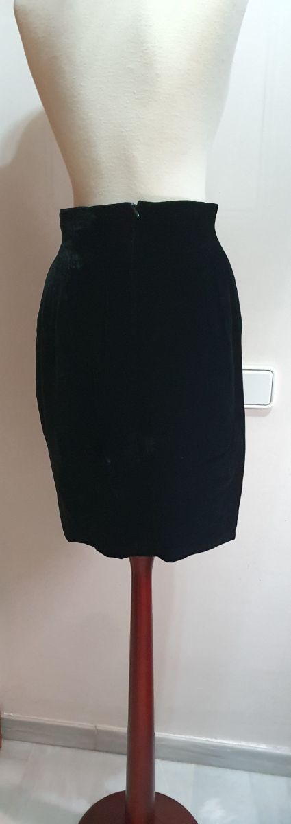 Falda de terciopelo negro