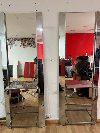 Tocador de  peluqueria muy buen estado
tengo 2