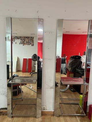 Tocador de  peluqueria muy buen estado
tengo 2
