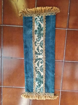 Pañito de mesa vintage con flecos