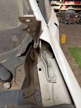 BISAGRA CAPO IZQUIERDA MAZDA CX-3 (DK)