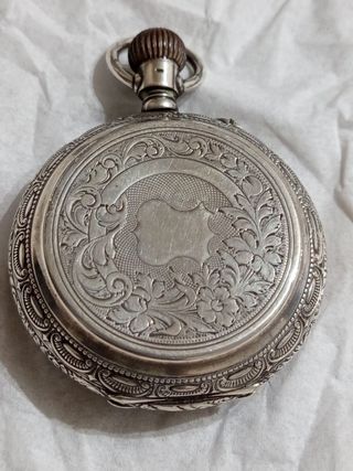 Reloj de bolsillo antiguo plateado