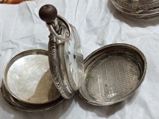 Reloj de bolsillo antiguo plateado