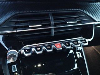 Peugeot 2008 BlueHDI 130 S&S EAT8 GT Line