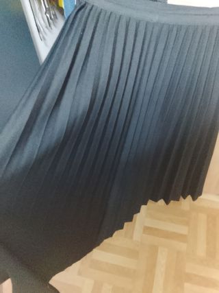 Falda negra talla 40. Nueva 