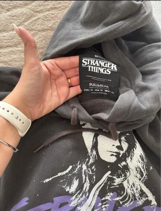 Sudadera Stranger Things gris talla M