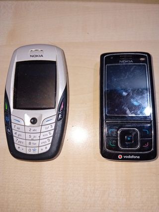 Dos móviles Nokia