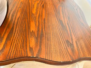 Mesa de madera estilo antiguo