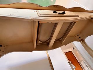 Mesa de madera estilo antiguo