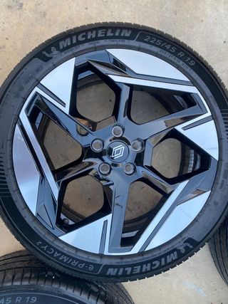 Llantas Renault nuevas 225/45 R19