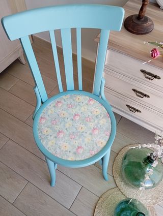 Silla Thonet antigua azul floral