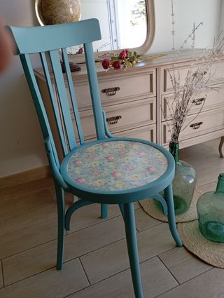 Silla Thonet antigua azul floral