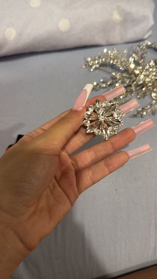 Tocado, Anillo y Pendientes Brillantes