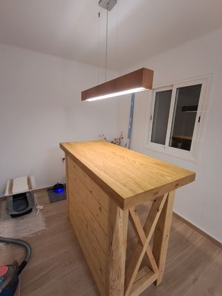 Isla de cocina de madera