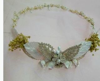 Tiara de Comunión Perlada y Flores