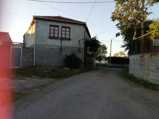 Casa de piedra con garaje