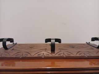 Perchero de madera tallado floral