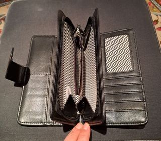 Portafoglio donna nero con monogramma