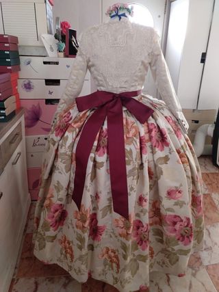 Traje fallera ,mantilla y Aderezo a estrenar 
