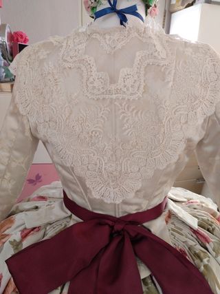 Traje fallera ,mantilla y Aderezo a estrenar 