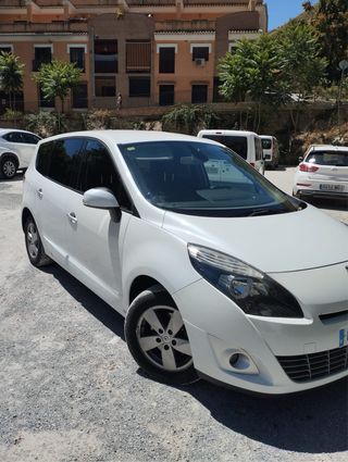 Renault Grand Scenic 2012